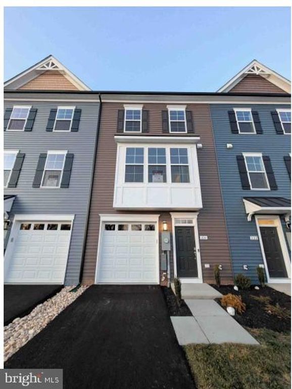 226 MONTEITH DR, Winchester, VA 22601