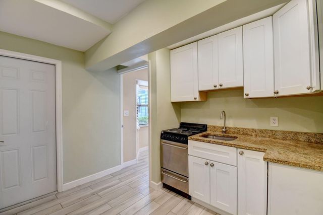 1316 DATE PALM Drive Rear, Lantana, FL 33462