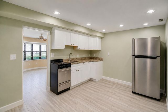 1316 DATE PALM Drive Rear, Lantana, FL 33462
