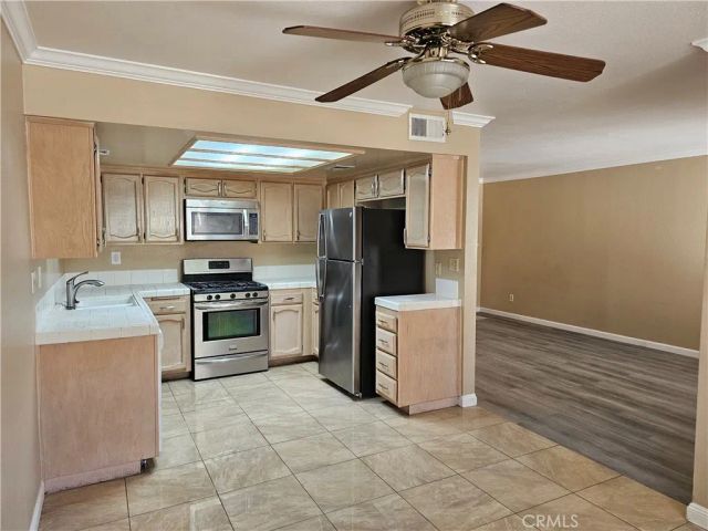 1840 E Avenue J2, Lancaster, CA 93535