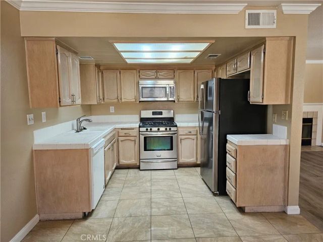 1840 E Avenue J2, Lancaster, CA 93535