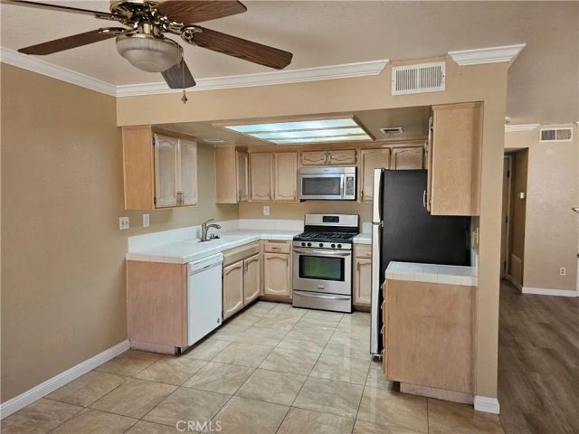 1840 E Avenue J2, Lancaster, CA 93535