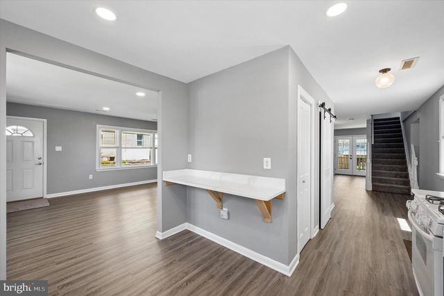 2211 DICKENS LN, Broomall, PA 19008