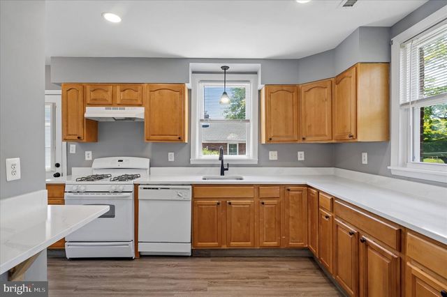 2211 DICKENS LN, Broomall, PA 19008