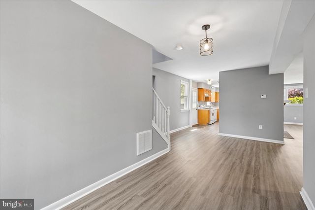 2211 DICKENS LN, Broomall, PA 19008