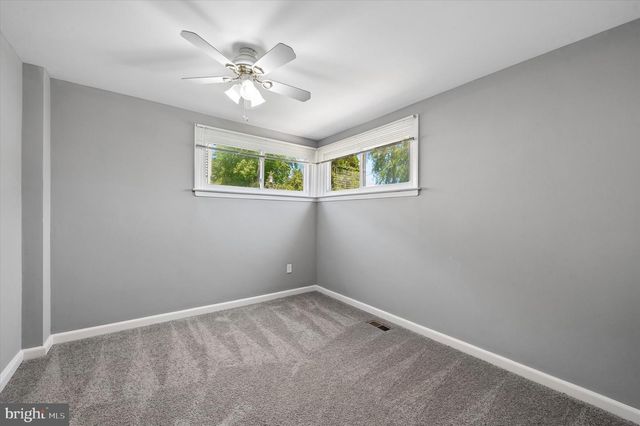 2211 DICKENS LN, Broomall, PA 19008