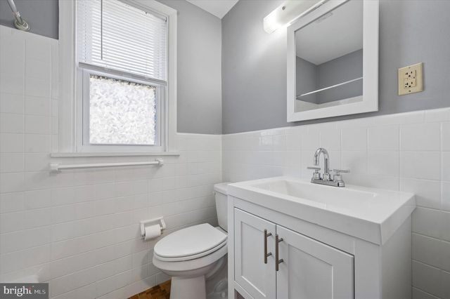 2211 DICKENS LN, Broomall, PA 19008