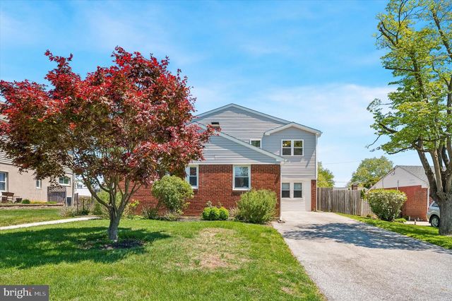 2211 DICKENS LN, Broomall, PA 19008