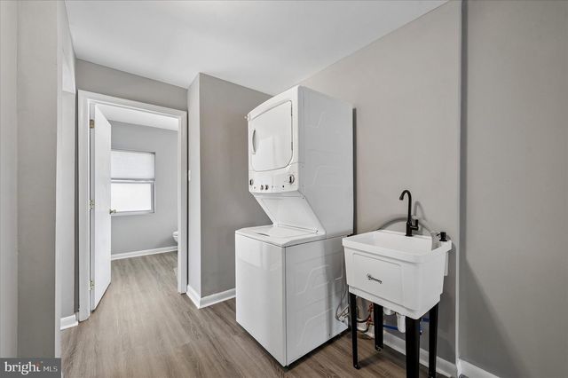 2211 DICKENS LN, Broomall, PA 19008