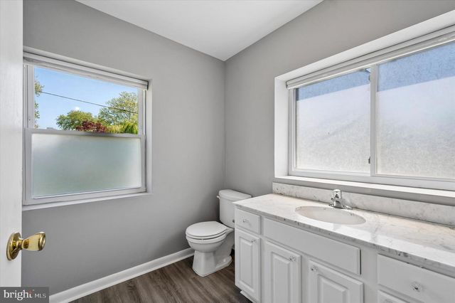 2211 DICKENS LN, Broomall, PA 19008