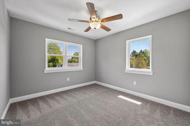 2211 DICKENS LN, Broomall, PA 19008