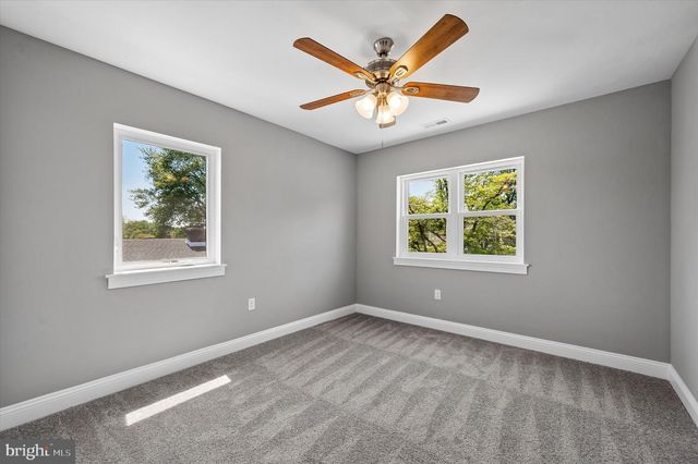 2211 DICKENS LN, Broomall, PA 19008