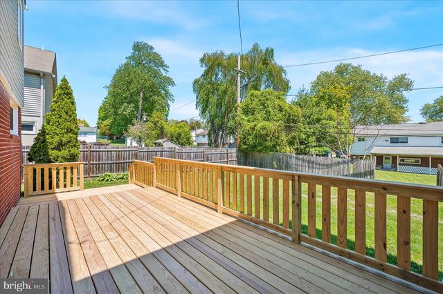 2211 DICKENS LN, Broomall, PA 19008