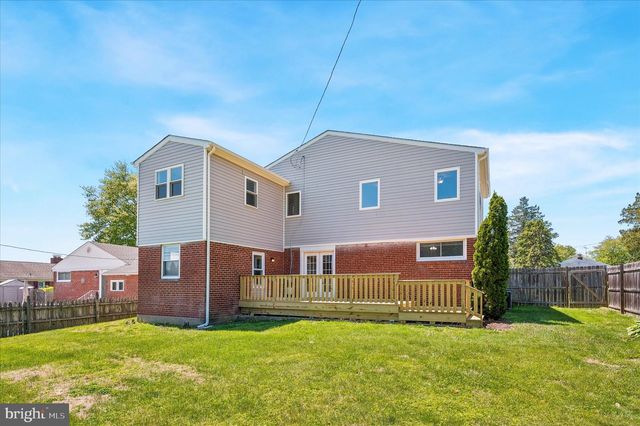 2211 DICKENS LN, Broomall, PA 19008