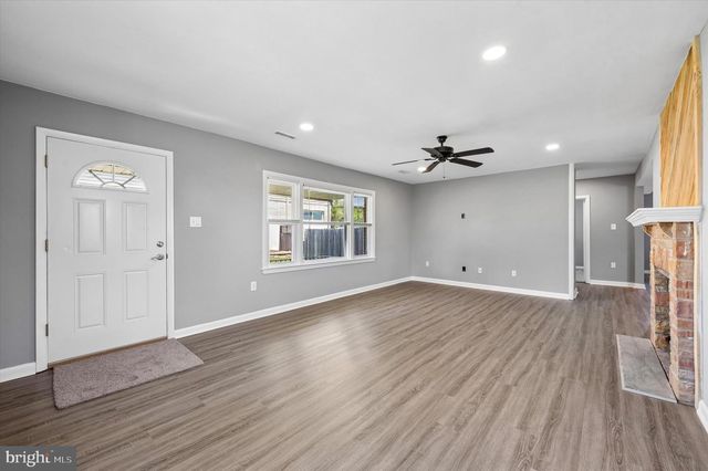 2211 DICKENS LN, Broomall, PA 19008