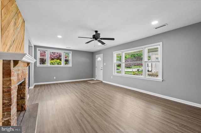 2211 DICKENS LN, Broomall, PA 19008