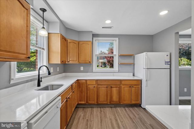 2211 DICKENS LN, Broomall, PA 19008