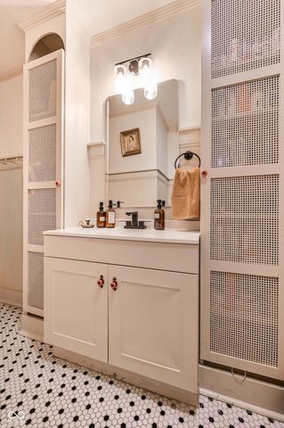 4054 N College Avenue, Indianapolis, IN 46205