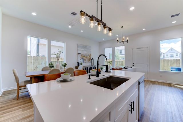 6807 Paris Street, Houston, TX 77021