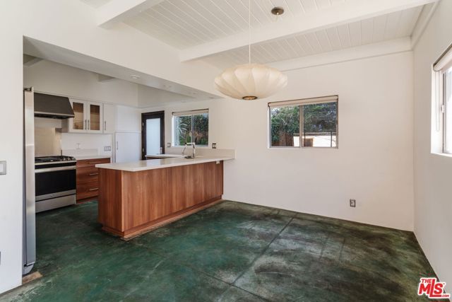 2042 Sanborn Avenue, Los Angeles, CA 90027