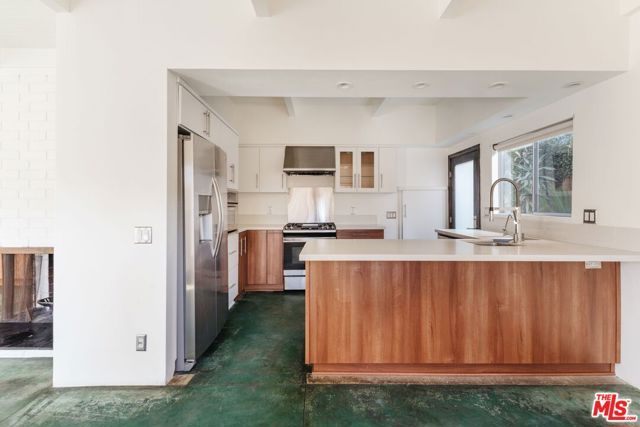 2042 Sanborn Avenue, Los Angeles, CA 90027