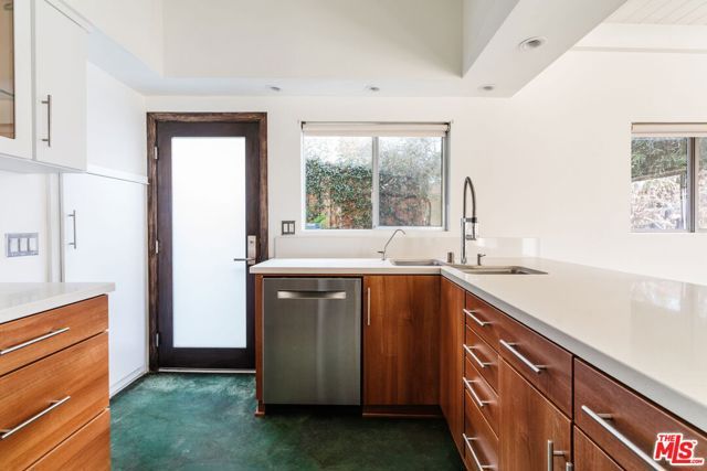 2042 Sanborn Avenue, Los Angeles, CA 90027