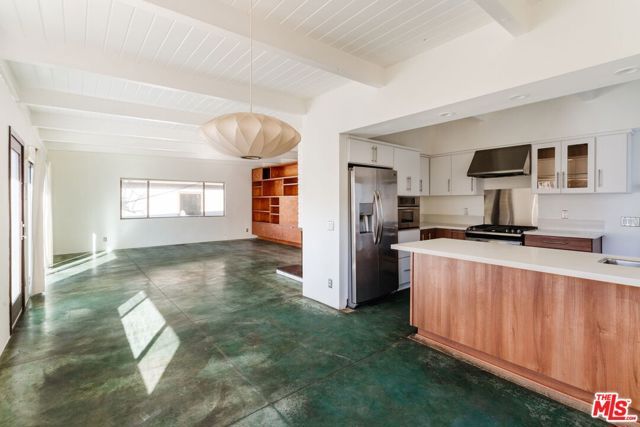 2042 Sanborn Avenue, Los Angeles, CA 90027