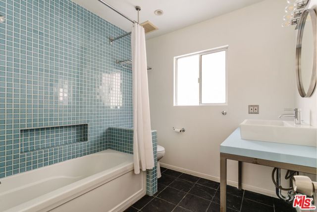 2042 Sanborn Avenue, Los Angeles, CA 90027