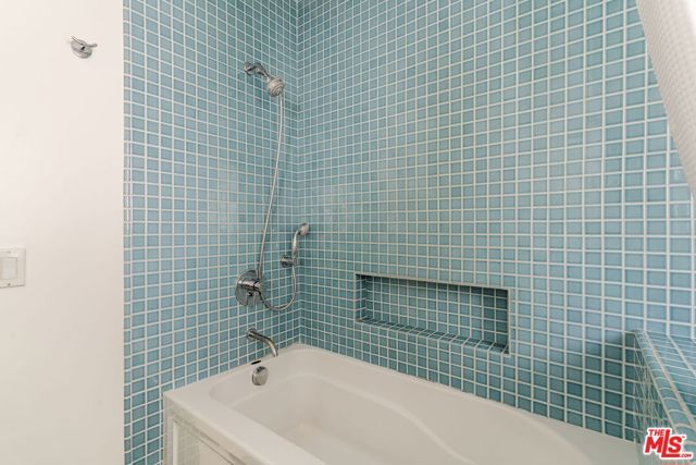 2042 Sanborn Avenue, Los Angeles, CA 90027