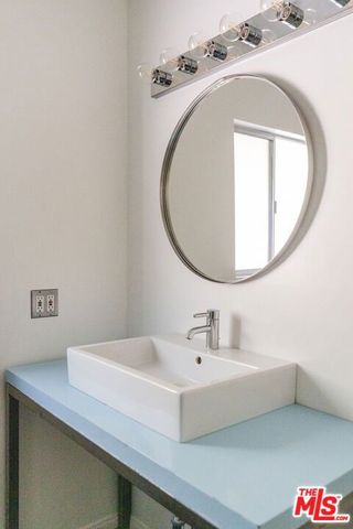 2042 Sanborn Avenue, Los Angeles, CA 90027