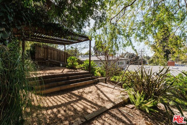 2042 Sanborn Avenue, Los Angeles, CA 90027