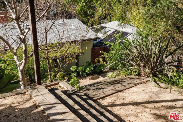 2042 Sanborn Avenue, Los Angeles, CA 90027