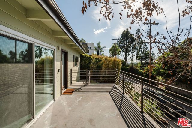 2042 Sanborn Avenue, Los Angeles, CA 90027