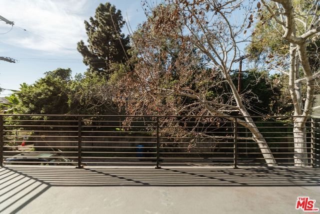 2042 Sanborn Avenue, Los Angeles, CA 90027