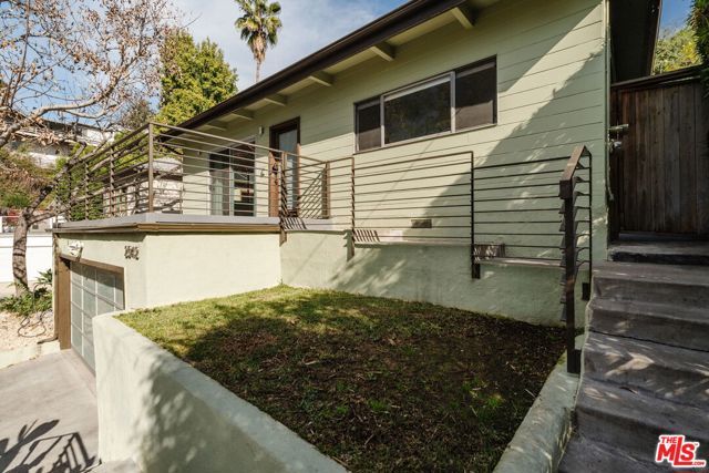 2042 Sanborn Avenue, Los Angeles, CA 90027