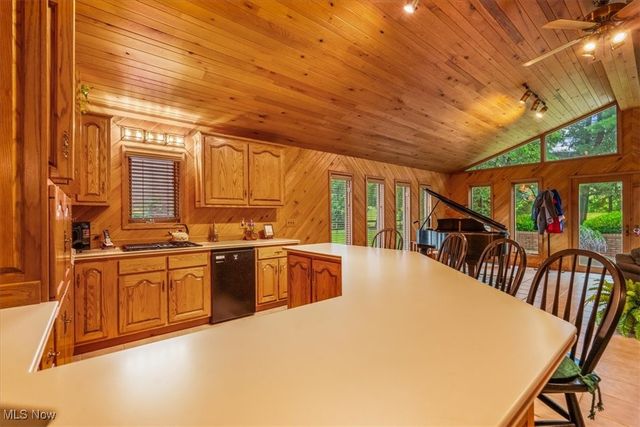 1806 Pennsylvania Avenue, Belpre, OH 45714