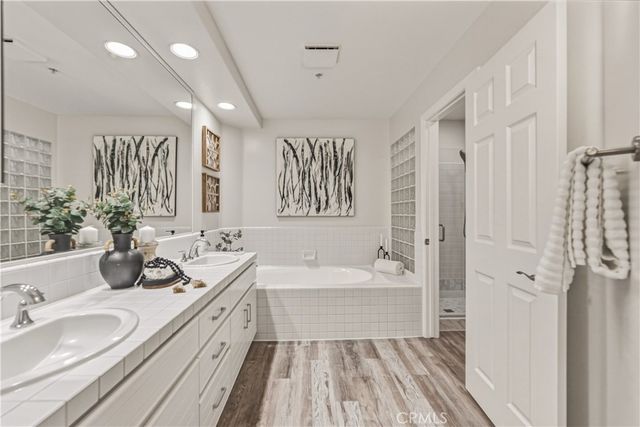 2233 Martin 115, Irvine, CA 92612