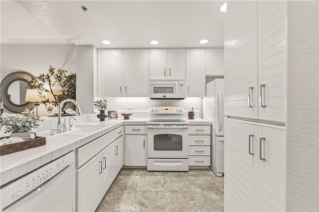 2233 Martin 115, Irvine, CA 92612