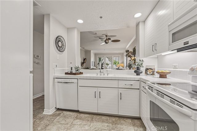 2233 Martin 115, Irvine, CA 92612