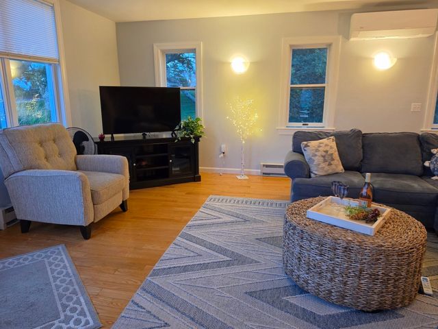7 Arnold Ave, Plymouth, MA 02360
