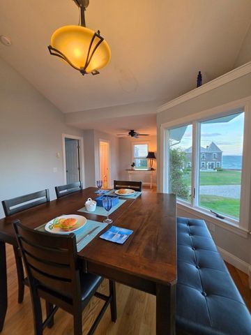 7 Arnold Ave, Plymouth, MA 02360
