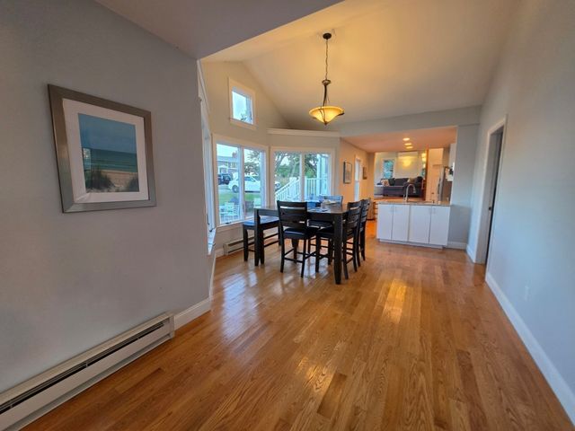 7 Arnold Ave, Plymouth, MA 02360