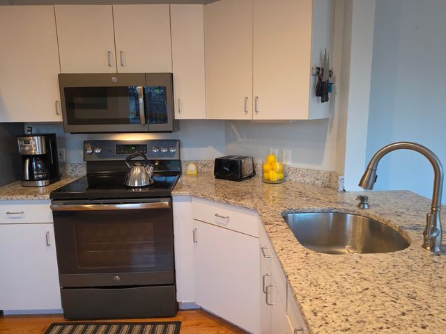 7 Arnold Ave, Plymouth, MA 02360