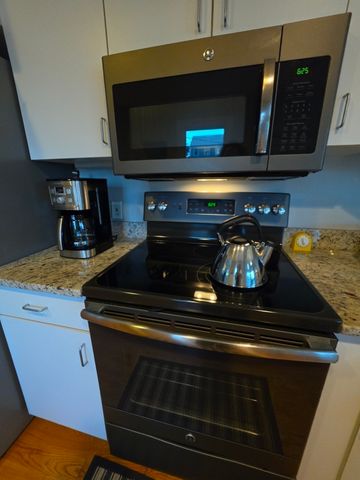 7 Arnold Ave, Plymouth, MA 02360