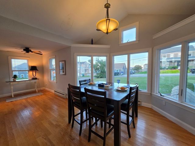 7 Arnold Ave, Plymouth, MA 02360