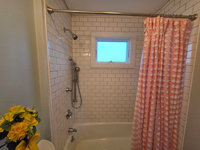 7 Arnold Ave, Plymouth, MA 02360