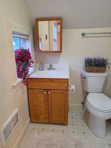 7 Arnold Ave, Plymouth, MA 02360