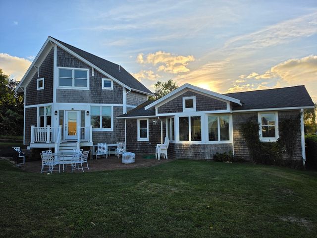 7 Arnold Ave, Plymouth, MA 02360