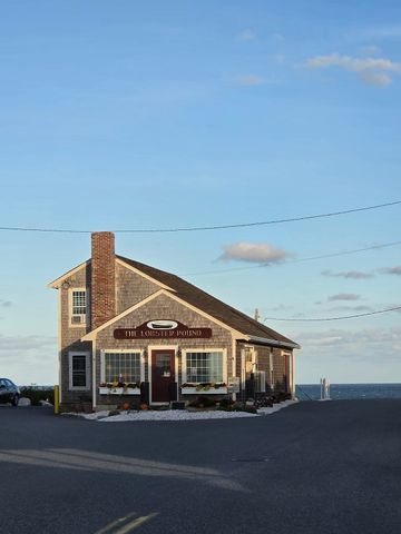 7 Arnold Ave, Plymouth, MA 02360