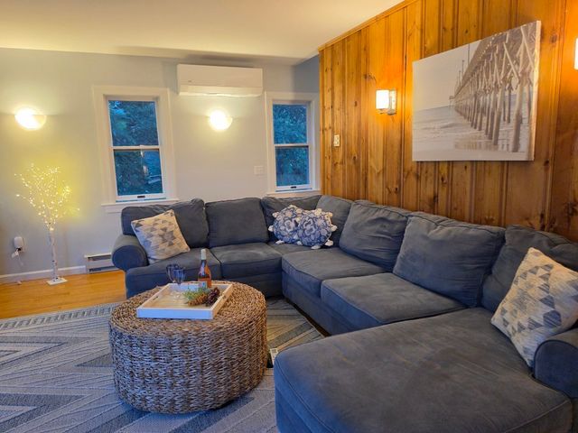 7 Arnold Ave, Plymouth, MA 02360